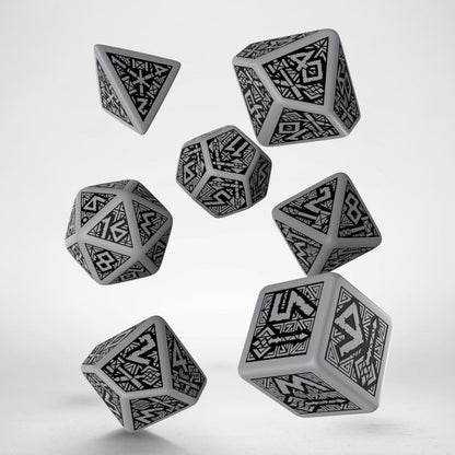 Q-Workshop Dwarven Dice Set : Grey & Black